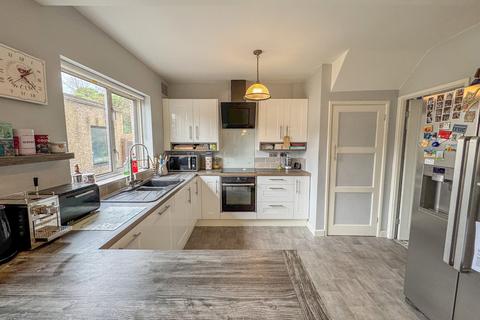 88 Denton Avenue, Westcliff-on-sea, SS0 0JX
