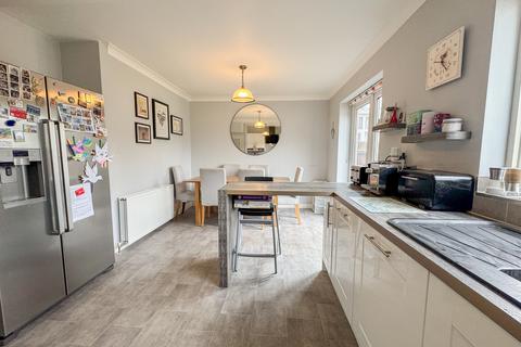 88 Denton Avenue, Westcliff-on-sea, SS0 0JX
