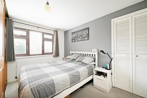 48 Burns Drive, Dronfield, S18 1NJ