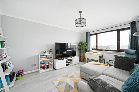 48 Burns Drive, Dronfield, S18 1NJ