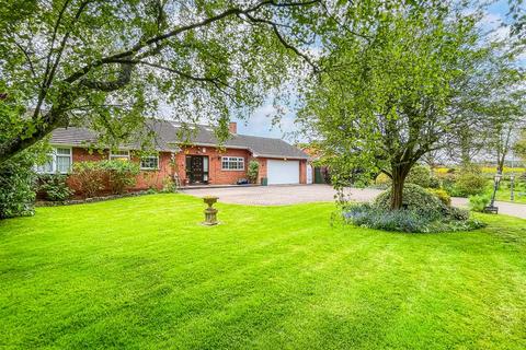 3 bedroom detached bungalow for sale, Grove Park, Hampton-on-the-hill, Nr Warwick