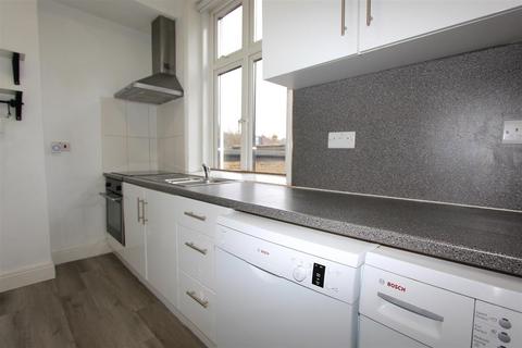 3 bedroom duplex to rent, Willoughby Road, London N8