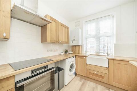 2 bedroom flat for sale, Kings Avenue, London SW4