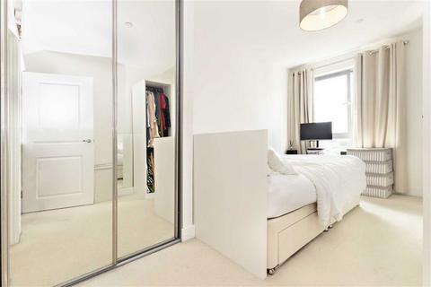 2 bedroom flat for sale, Christian Street, London E1