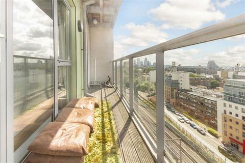 2 bedroom flat for sale, Christian Street, London E1