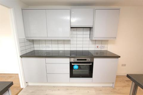 2 bedroom flat to rent, 36 Willoughby Road, London N8