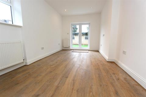 2 bedroom flat to rent, 36 Willoughby Road, London N8