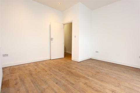 2 bedroom flat to rent, 36 Willoughby Road, London N8