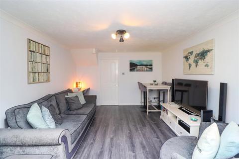 8 Bechin Close, Church Crookham, Fleet, GU52 6DJ