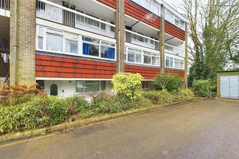 3 bedroom maisonette for sale, Pares Close, Surrey GU21