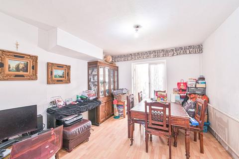 33 Colindeep Lane, London, NW9 6DU