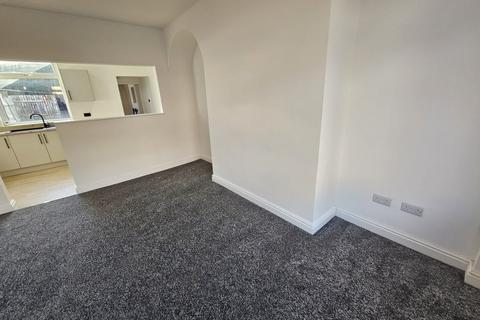 3 bedroom house to rent, Dearne Street, Darton