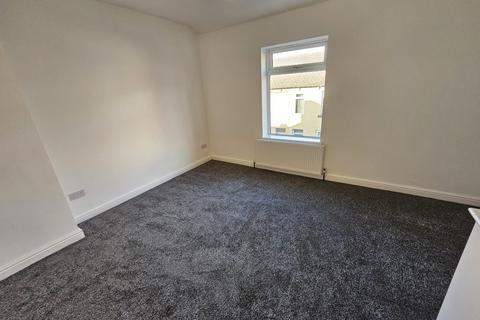 3 bedroom house to rent, Dearne Street, Darton