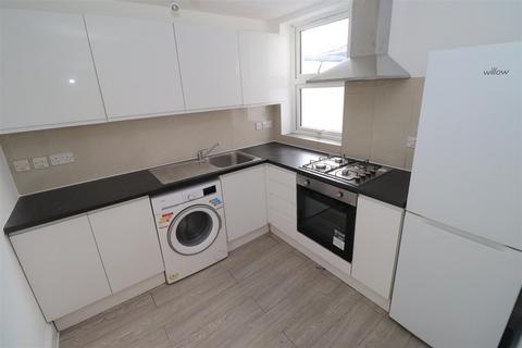 2 bedroom flat to rent, Byron Road, Wealdstone, Harrow