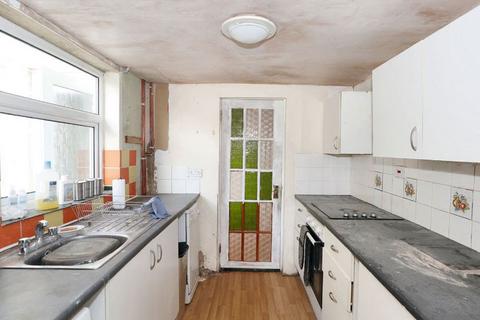 3 bedroom end of terrace house for sale, 27 Gordon Avenue, Queenborough, ME11 5BD