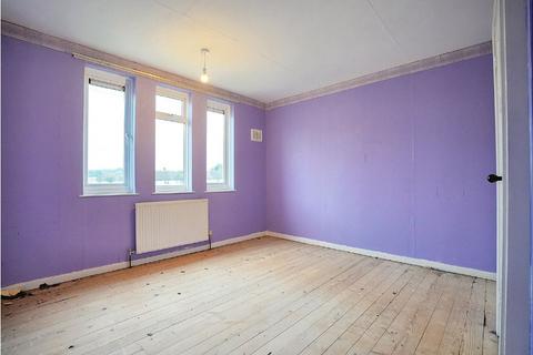 6 Barrow Green, Chippenham, SN15 1BE