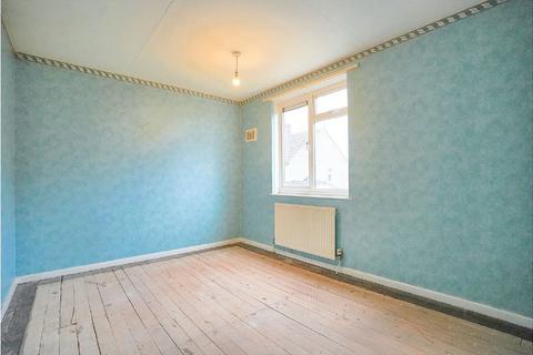 6 Barrow Green, Chippenham, SN15 1BE