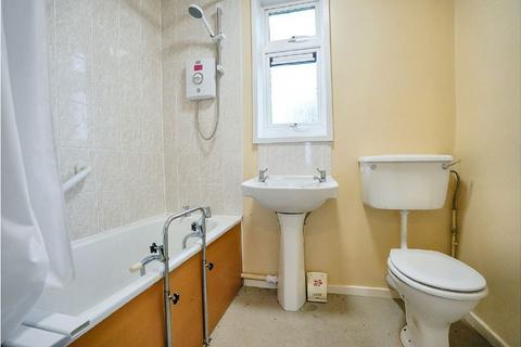 6 Barrow Green, Chippenham, SN15 1BE