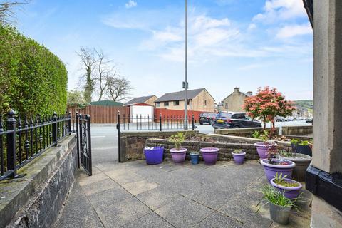 4 bedroom terraced house for sale, Alkincoats Road, Colne BB8