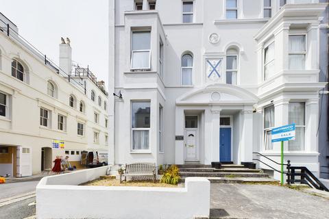 Studio to rent, Holyrood House, Plymouth PL1