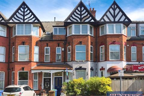 7 bedroom terraced house for sale, Trinity Road, Bridlington