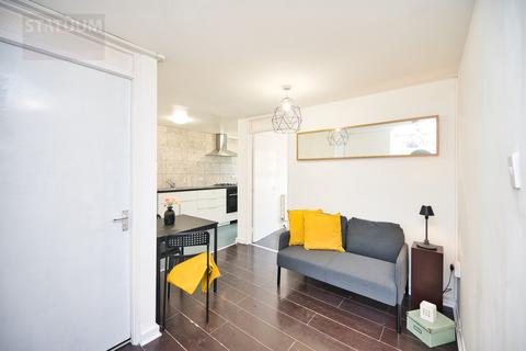 2 bedroom flat to rent, Malmesbury Road, Mile End, Bow, London, E3