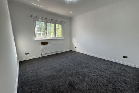 1 bedroom house of multiple occupation to rent, Beatrice Avenue, London SW16