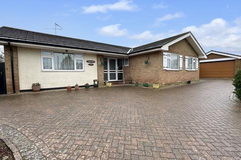 4 bedroom detached bungalow for sale, High Street, Syresham