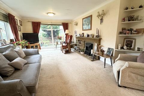 4 bedroom detached bungalow for sale, High Street, Syresham