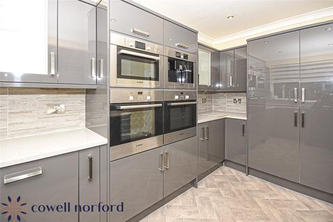 4 bedroom bungalow for sale, Links View, Greater Manchester OL11