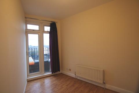 3 bedroom apartment to rent, Burnley Road, London