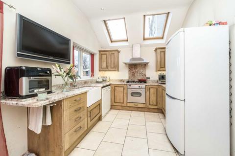 3 bedroom end of terrace house for sale, Priory Road, Hampton TW12