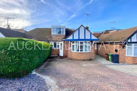 3 bedroom semi-detached bungalow for sale, Oulton Crescent, Potters Bar EN6