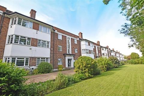 Great West Road, Hounslow