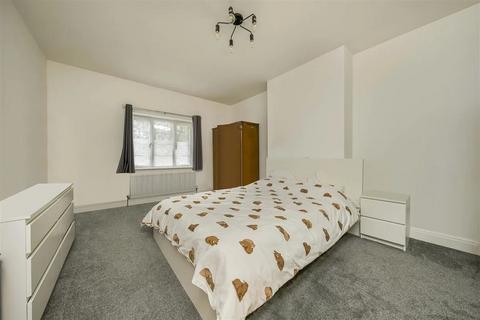 undefined, Great West Road, Hounslow
