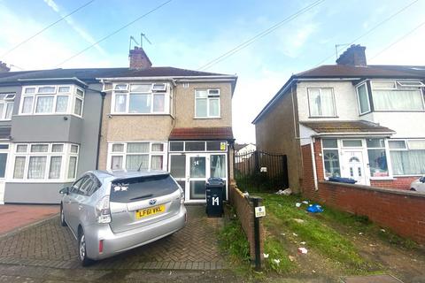 3 bedroom end of terrace house for sale, Stanley Road, Southall