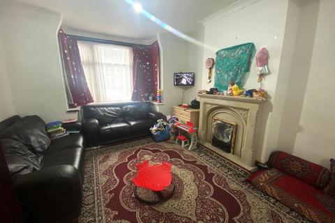 3 bedroom end of terrace house for sale, Stanley Road, Southall