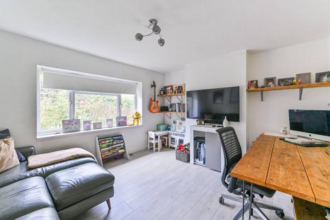 2 bedroom flat to rent, Courtney Crescent, Carshalton Beeches, Carshalton, SM5