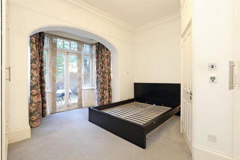 2 bedroom flat to rent, Gwendolen Avenue, London