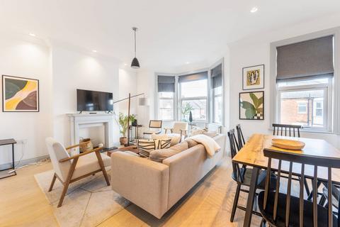 3 bedroom flat for sale, Leghorn Road, Kensal Green, London, NW10