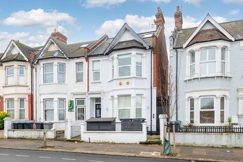 3 bedroom flat for sale, Leghorn Road, Kensal Green, London, NW10