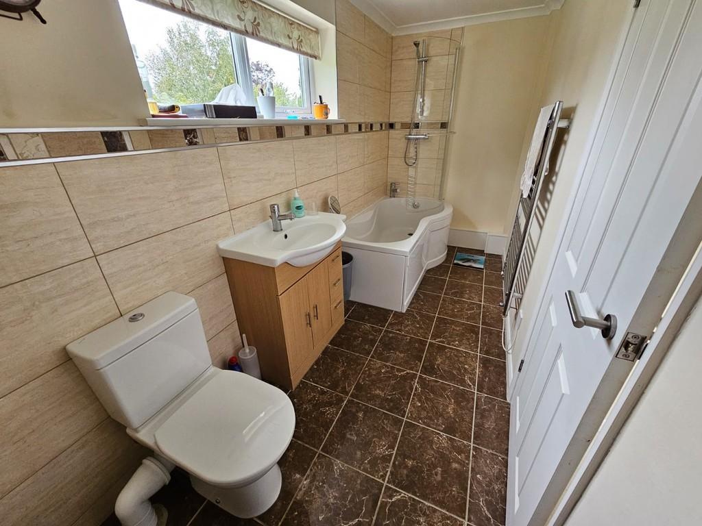 En Suite (Bedroom One)