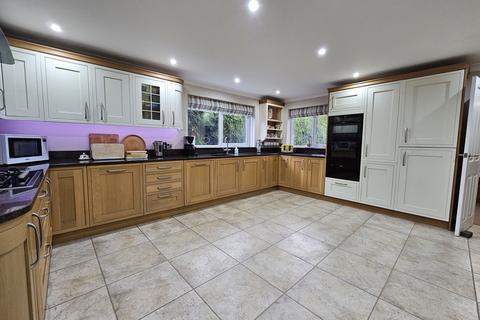 4 bedroom detached house for sale, Hall Close, Whissendine