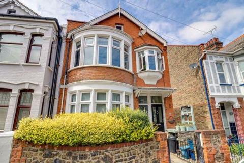 2 bedroom apartment for sale, Southview Drive, Westcliff-On-Sea