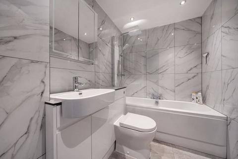 Flat 3, Links Court, 5 Parkview Road, New Eltham, London, SE9 3QP