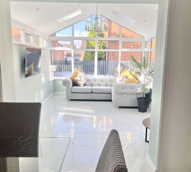 Dining area to sun