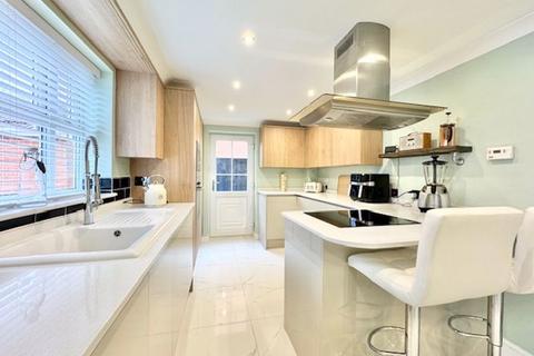 5 Pendeen Close, New Waltham, Grimsby, DN36 4GQ