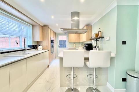 5 Pendeen Close, New Waltham, Grimsby, DN36 4GQ