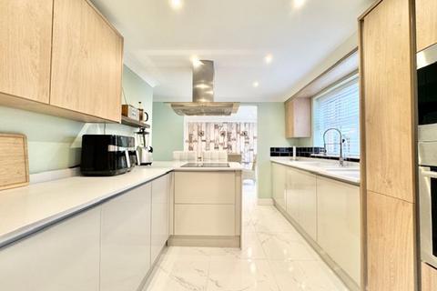 5 Pendeen Close, New Waltham, Grimsby, DN36 4GQ