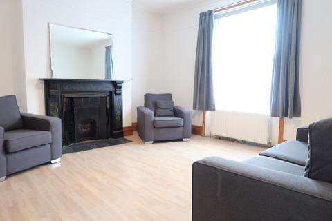 2 bedroom apartment to rent, Camden Road, London N7